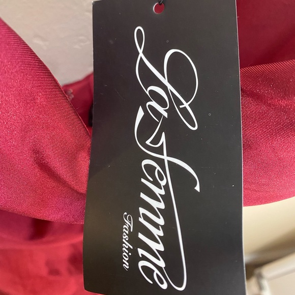 La Femme Burgundy Criss Cross Low Back Evening Gown Prom Formal Size 12 NWT🌿 - Picture 4 of 7